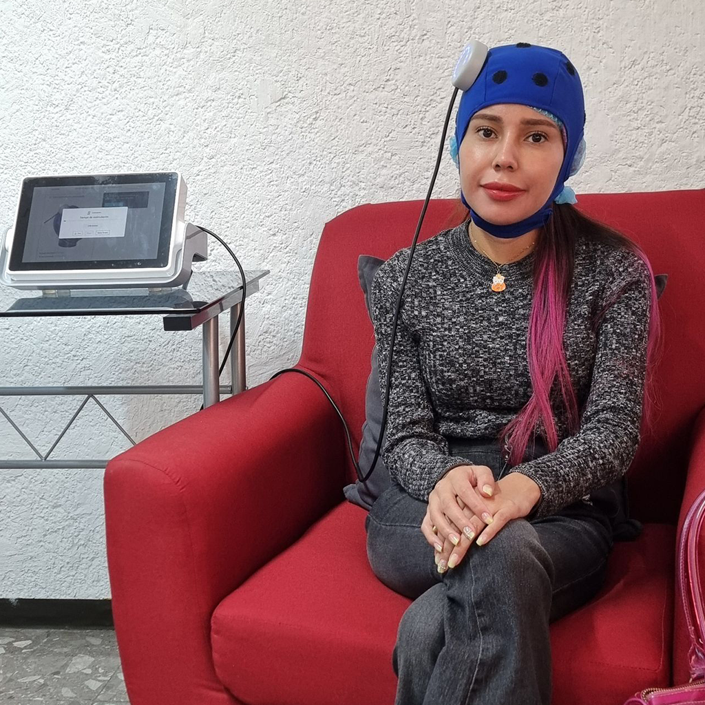 Psicoterapia profunda con enfoque integrativo y neuroestimulación cerebral para tratar ansiedad, depresión y desgaste emocional desde la raíz.